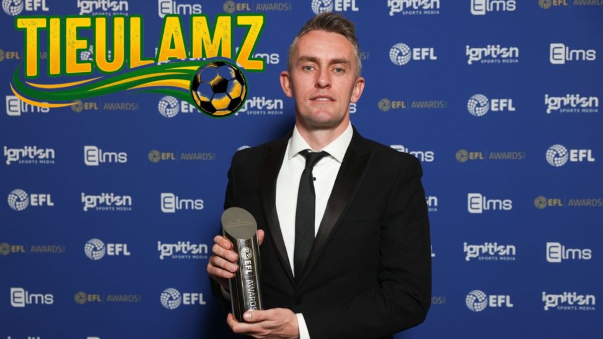 Kieran McKenna với dấu ấn chiến thuật hiện đại.
