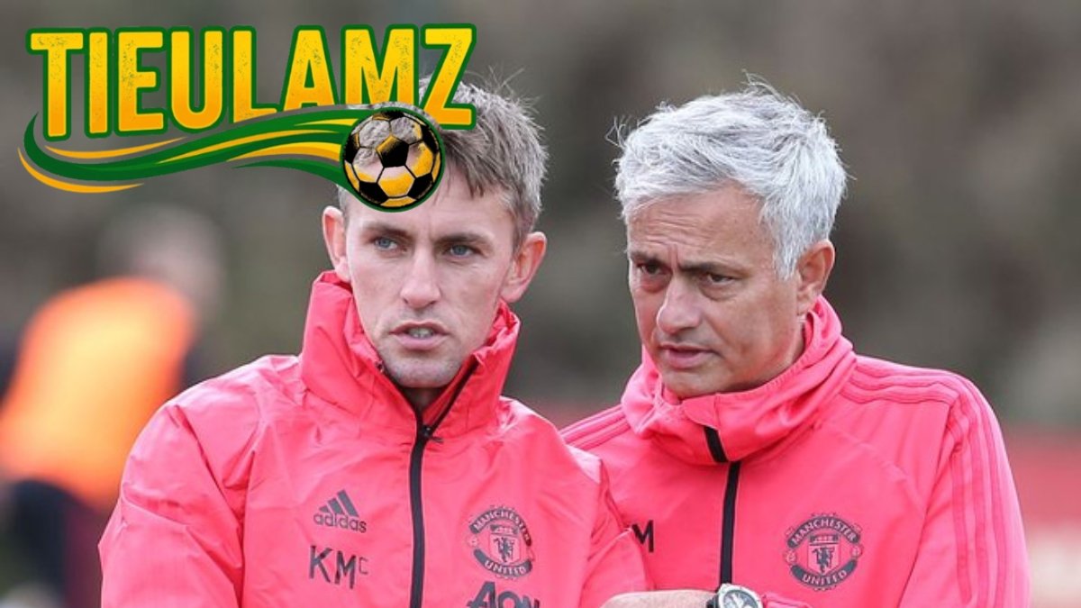 Kieran McKenna – hành trình từ trợ lý đến HLV trưởng.